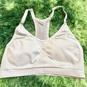 Grey Seamless Sports Bra with Breathable Fabric
